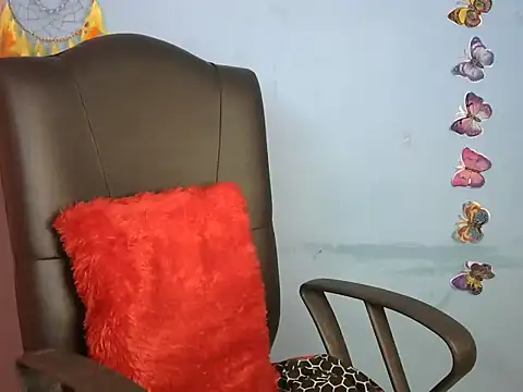 Snapshot of Black_cat_cutie chatting on 02-12-25, 05:26 Black cat cutie online show from 02-12-25, 05:26