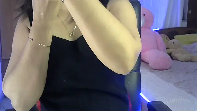 Snapshot of Black_cat_cutie chatting on 09-15-25, 04:56 Black cat cutie online show from 09-15-25, 04:56