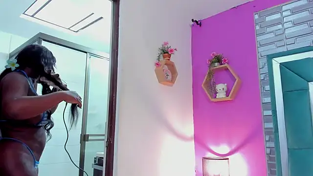 Snapshot of LORENSCOLLINS chatting on 11-16-25, 02:44 LORENSCOLLINS online show from 11-16-25, 02:44