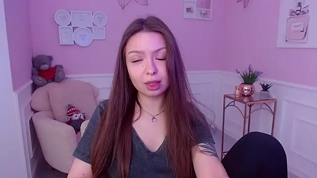 Snapshot of LucySkilar chatting on 01-19-25, 05:37 LucySkilar online show from 01-19-25, 05:37