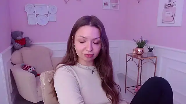 Snapshot of LucySkilar chatting on 01-26-25, 12:43 LucySkilar online show from 01-26-25, 12:43