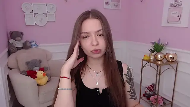 Snapshot of LucySkilar chatting on 09-28-25, 04:18 LucySkilar online show from 09-28-25, 04:18