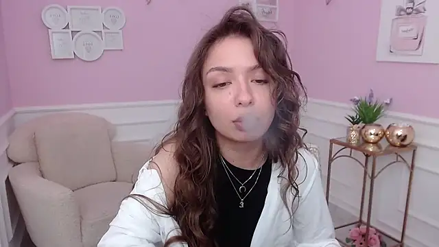 Snapshot of LucySkilar chatting on 10-05-25, 04:33 LucySkilar online show from 10-05-25, 04:33