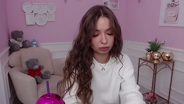 Snapshot of LucySkilar chatting on 10-12-25, 04:33 LucySkilar online show from 10-12-25, 04:33