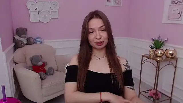 Snapshot of LucySkilar chatting on 10-13-25, 05:40 LucySkilar online show from 10-13-25, 05:40