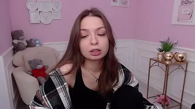 Snapshot of LucySkilar chatting on 10-24-25, 10:00 LucySkilar online show from 10-24-25, 10:00