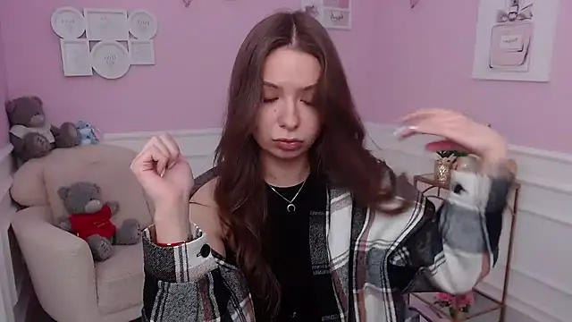 Snapshot of LucySkilar chatting on 10-28-25, 05:22 LucySkilar online show from 10-28-25, 05:22