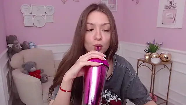 Snapshot of LucySkilar chatting on 11-16-25, 05:35 LucySkilar online show from 11-16-25, 05:35