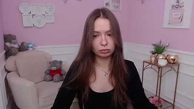 Snapshot of LucySkilar chatting on 11-23-25, 05:40 LucySkilar online show from 11-23-25, 05:40