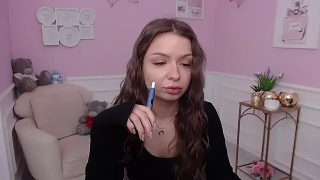 Snapshot of LucySkilar chatting on 11-25-25, 07:52 LucySkilar online show from 11-25-25, 07:52