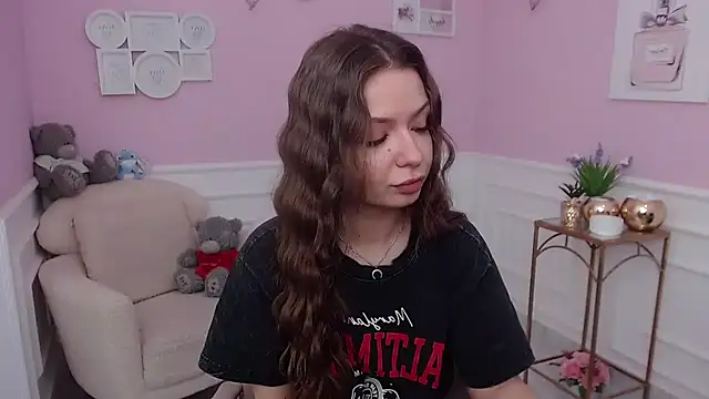 Snapshot of LucySkilar chatting on 11-27-25, 06:04 LucySkilar online show from 11-27-25, 06:04