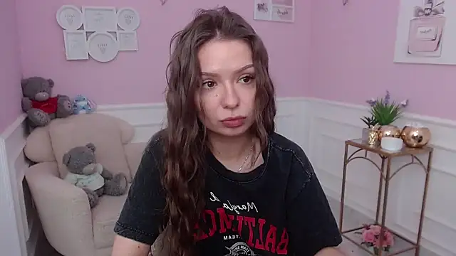 Snapshot of LucySkilar chatting on 11-28-25, 06:49 LucySkilar online show from 11-28-25, 06:49