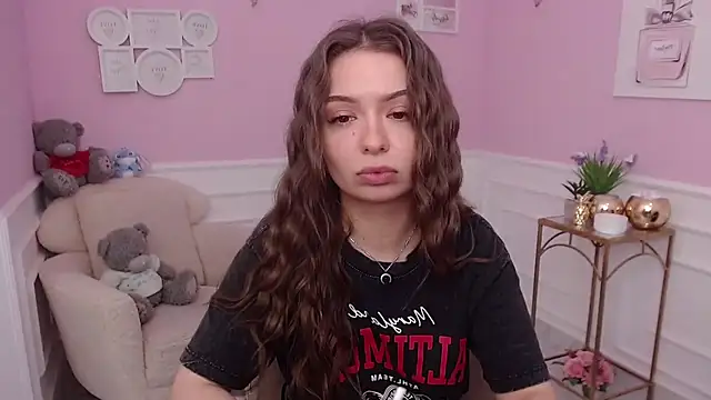 Snapshot of LucySkilar chatting on 11-30-25, 06:17 LucySkilar online show from 11-30-25, 06:17