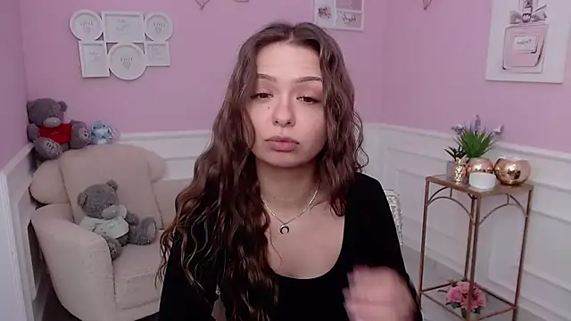 Snapshot of LucySkilar chatting on 12-02-25, 09:25 LucySkilar online show from 12-02-25, 09:25