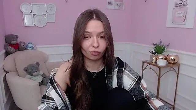 Snapshot of LucySkilar chatting on 12-15-25, 06:17 LucySkilar online show from 12-15-25, 06:17