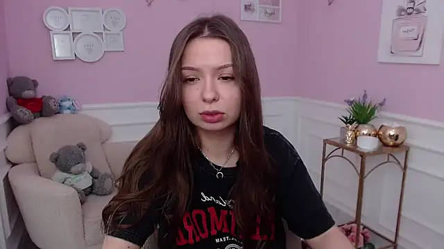 Snapshot of LucySkilar chatting on 12-16-25, 06:07 LucySkilar online show from 12-16-25, 06:07
