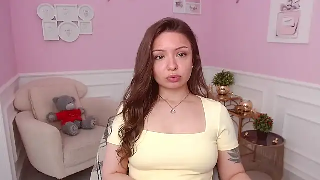 LucySkilar online show from 05-11-26, 04:18