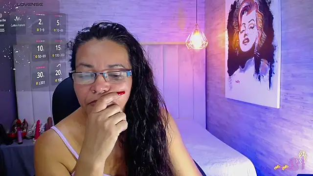 Snapshot of MaturePure chatting on 01-28-25, 11:39 MaturePure online show from 01-28-25, 11:39