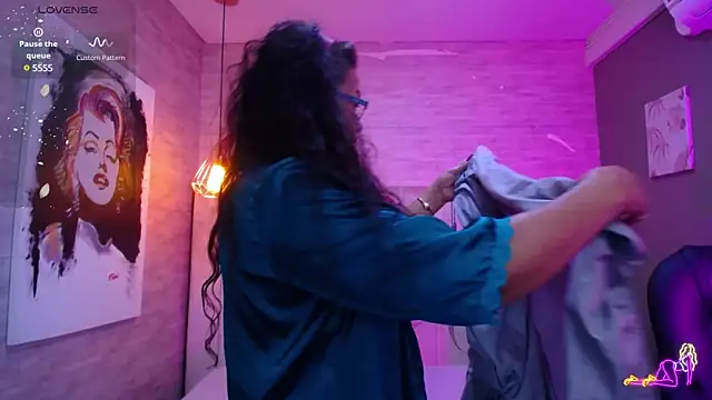 Snapshot of MaturePure chatting on 02-10-25, 08:10 MaturePure online show from 02-10-25, 08:10