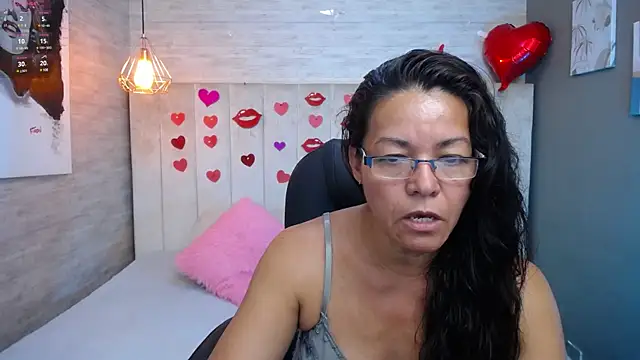 Snapshot of MaturePure chatting on 03-04-25, 09:43 MaturePure online show from 03-04-25, 09:43