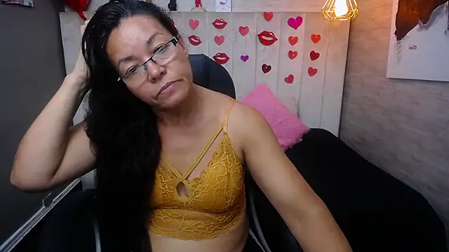 Snapshot of MaturePure chatting on 03-12-25, 10:39 MaturePure online show from 03-12-25, 10:39