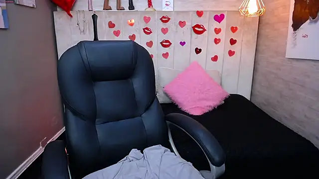 Snapshot of MaturePure chatting on 03-13-25, 01:43 MaturePure online show from 03-13-25, 01:43