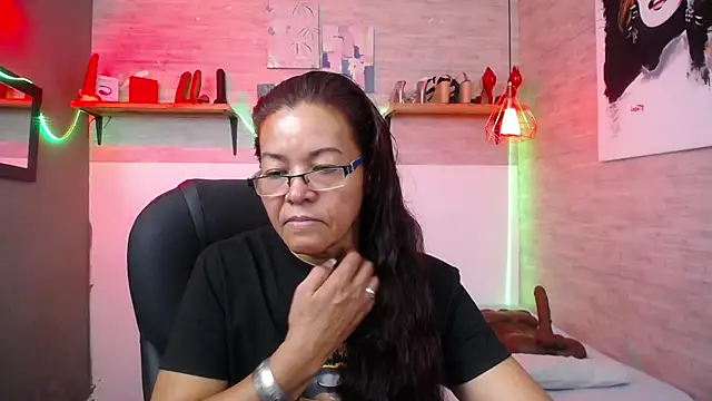 Snapshot of MaturePure chatting on 09-11-25, 09:26 MaturePure online show from 09-11-25, 09:26