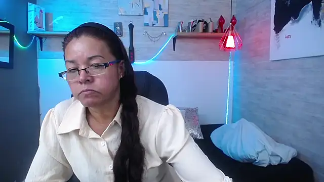 Snapshot of MaturePure chatting on 09-14-25, 05:12 MaturePure online show from 09-14-25, 05:12