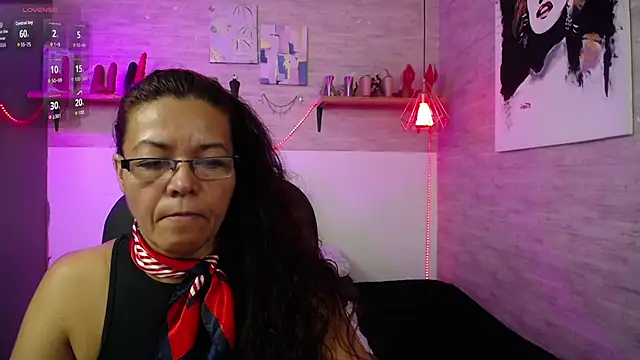 Snapshot of MaturePure chatting on 09-22-25, 08:33 MaturePure online show from 09-22-25, 08:33