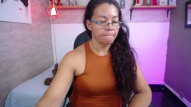 Snapshot of MaturePure chatting on 10-08-25, 11:02 MaturePure online show from 10-08-25, 11:02