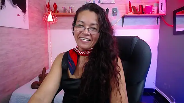 Snapshot of MaturePure chatting on 10-11-25, 08:40 MaturePure online show from 10-11-25, 08:40