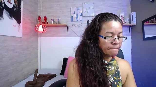 Snapshot of MaturePure chatting on 10-13-25, 10:10 MaturePure online show from 10-13-25, 10:10