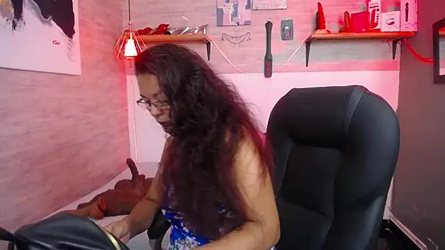 Snapshot of MaturePure chatting on 10-14-25, 12:28 MaturePure online show from 10-14-25, 12:28