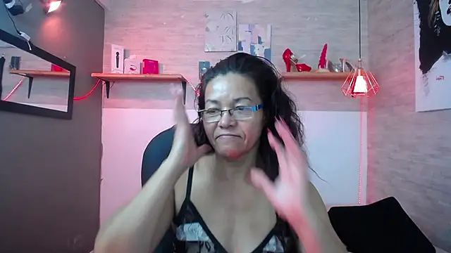 Snapshot of MaturePure chatting on 10-22-25, 11:26 MaturePure online show from 10-22-25, 11:26