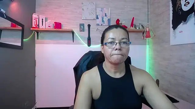 Snapshot of MaturePure chatting on 10-23-25, 09:46 MaturePure online show from 10-23-25, 09:46