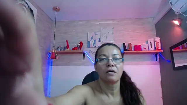 Snapshot of MaturePure chatting on 10-24-25, 08:27 MaturePure online show from 10-24-25, 08:27