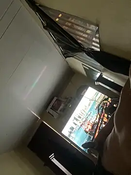 mfloressd14 online show from 10-18-25, 02:51