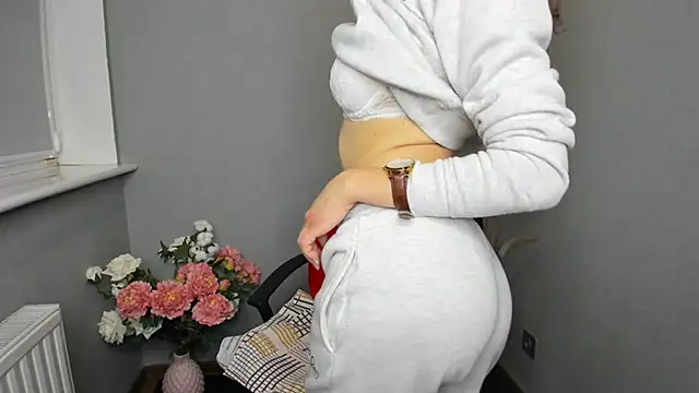 Snapshot of AfinaCutie chatting on 12-16-24, 07:48 AfinaCutie online show from 12-16-24, 07:48