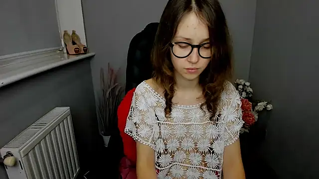 Snapshot of AfinaCutie chatting on 01-28-25, 04:52 AfinaCutie online show from 01-28-25, 04:52