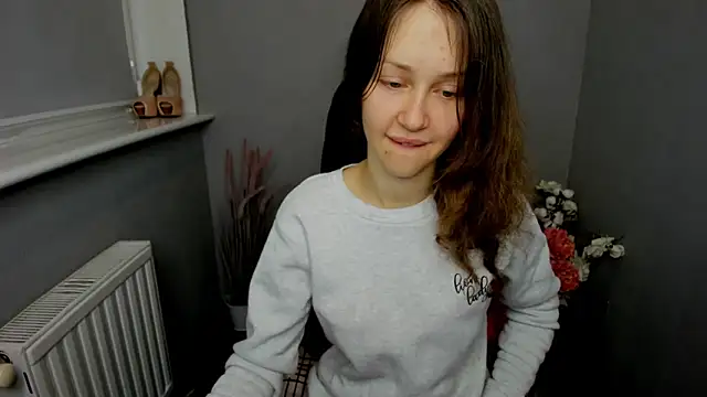 Snapshot of AfinaCutie chatting on 02-08-25, 07:37 AfinaCutie online show from 02-08-25, 07:37