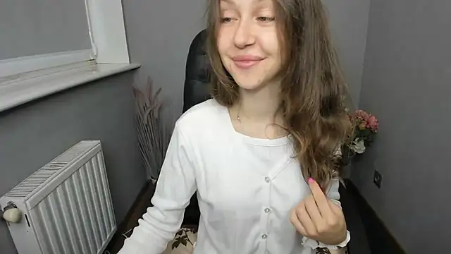 Snapshot of AfinaCutie chatting on 09-20-25, 06:25 AfinaCutie online show from 09-20-25, 06:25