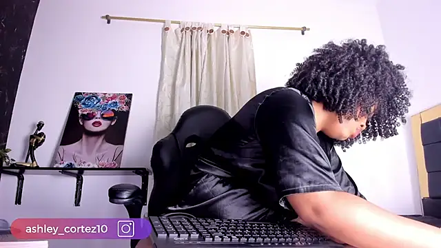ashley crotez online show from 03-09-25, 12:21