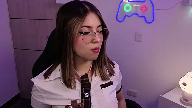 EmilyMiller  online show from 06-12-26, 03:33