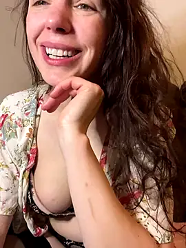 GillKelly online show from 10-28-25, 07:12