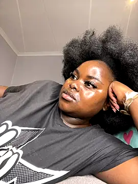 Snapshot of Honeycoco0211 chatting on 12-04-25, 10:18 Honeycoco0211 online show from 12-04-25, 10:18