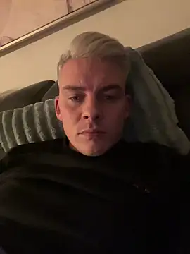 Snapshot of Paule19cm chatting on 12-29-24, 10:57 Paule19cm online show from 12-29-24, 10:57