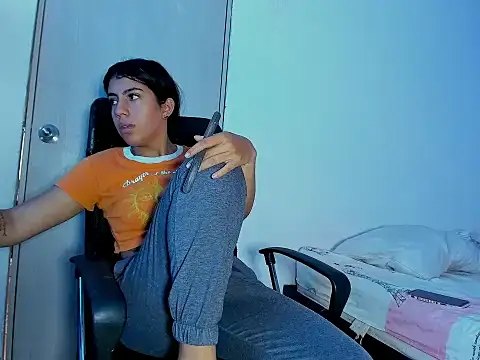 Snapshot of skinnyanai2 chatting on 11-10-25, 05:56 skinnyanai2 online show from 11-10-25, 05:56