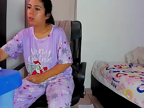 Snapshot of skinnyanai2 chatting on 12-14-25, 04:23 skinnyanai2 online show from 12-14-25, 04:23