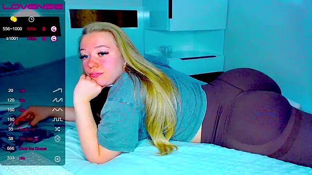 kitti kaattt online show from 11-25-25, 10:37