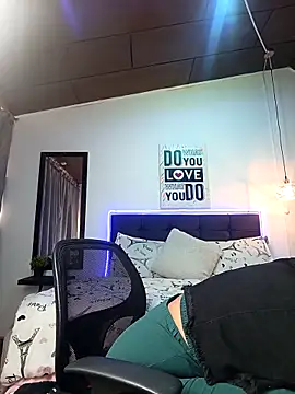 Dominik girl online show from 04-23-26, 07:16